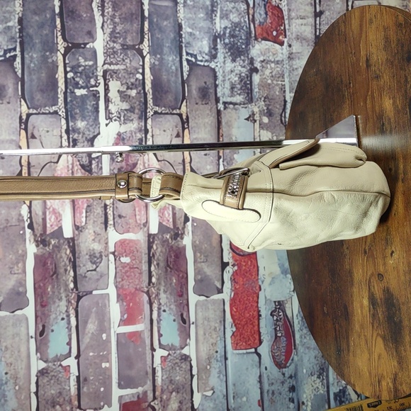 b makowsky Two-Tone Leather Hobo Shoulder Bag - Picture 5 of 12